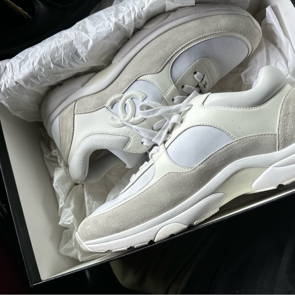 Worn twice you can still see where the sticker was .Size 41 unisex! Size 9 ! - Picture 5 of 7